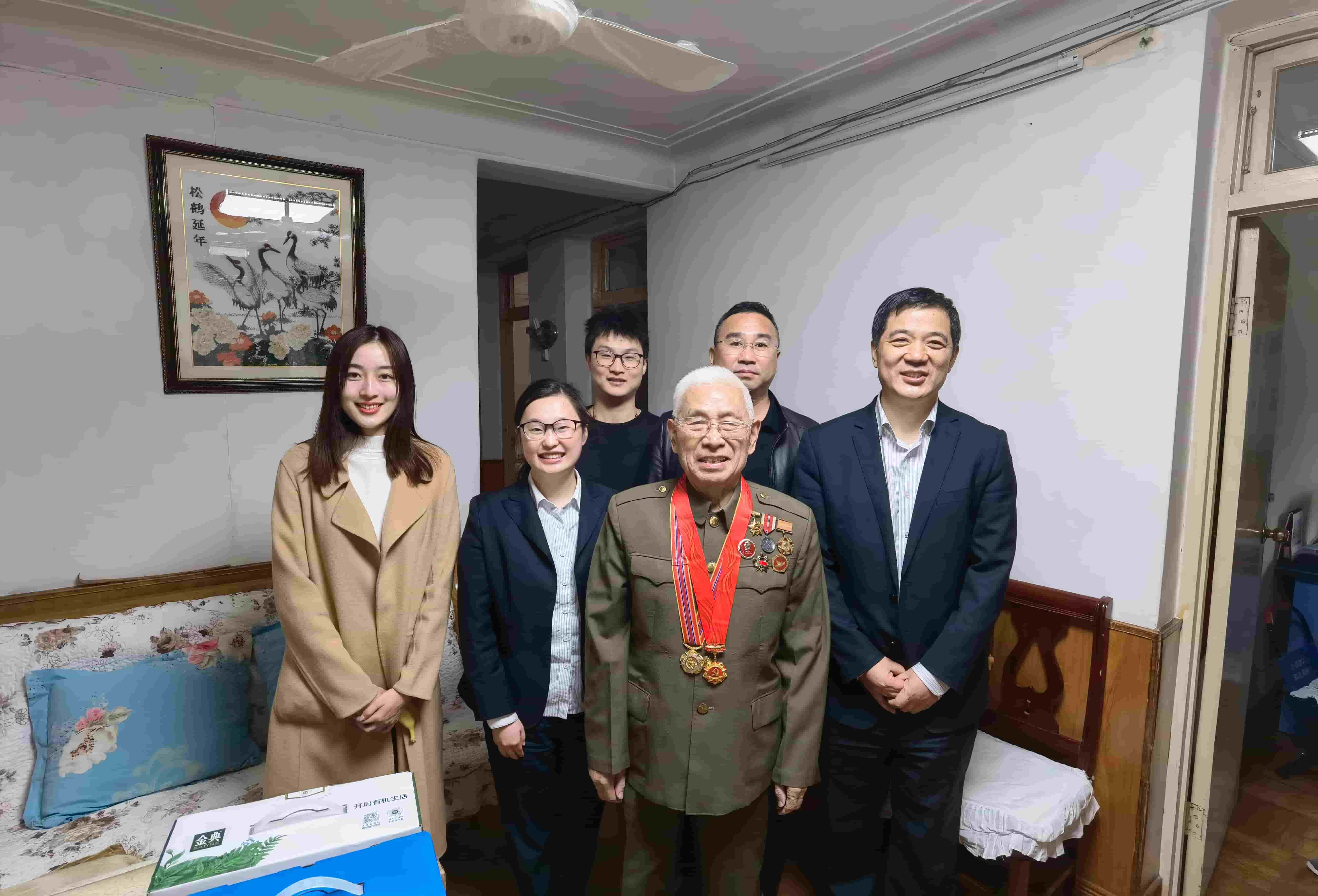 freecompress-2021年11月19日，東華科技聯(lián)合合肥市軍隊(duì)離退休干部第四干休所黨支部，看展“憶黨史、悟初心、擔(dān)使命”主題活動(dòng)